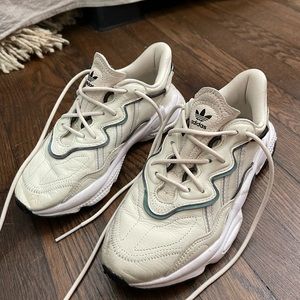 Adidas OZWEEGO cream size 6.5 Mens (7.5 womens)